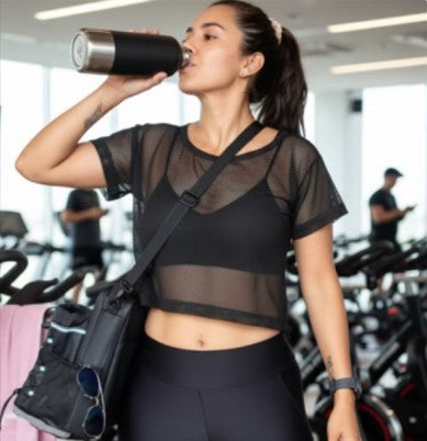 Bolso magnético con compartimento para botella de agua.