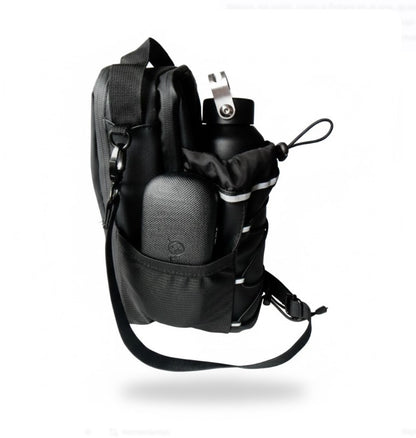 Bolso magnético con compartimento para botella de agua.
