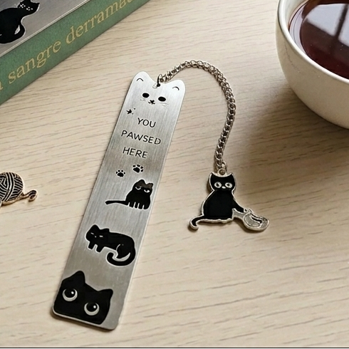 Marcador de paginas gatito negro.